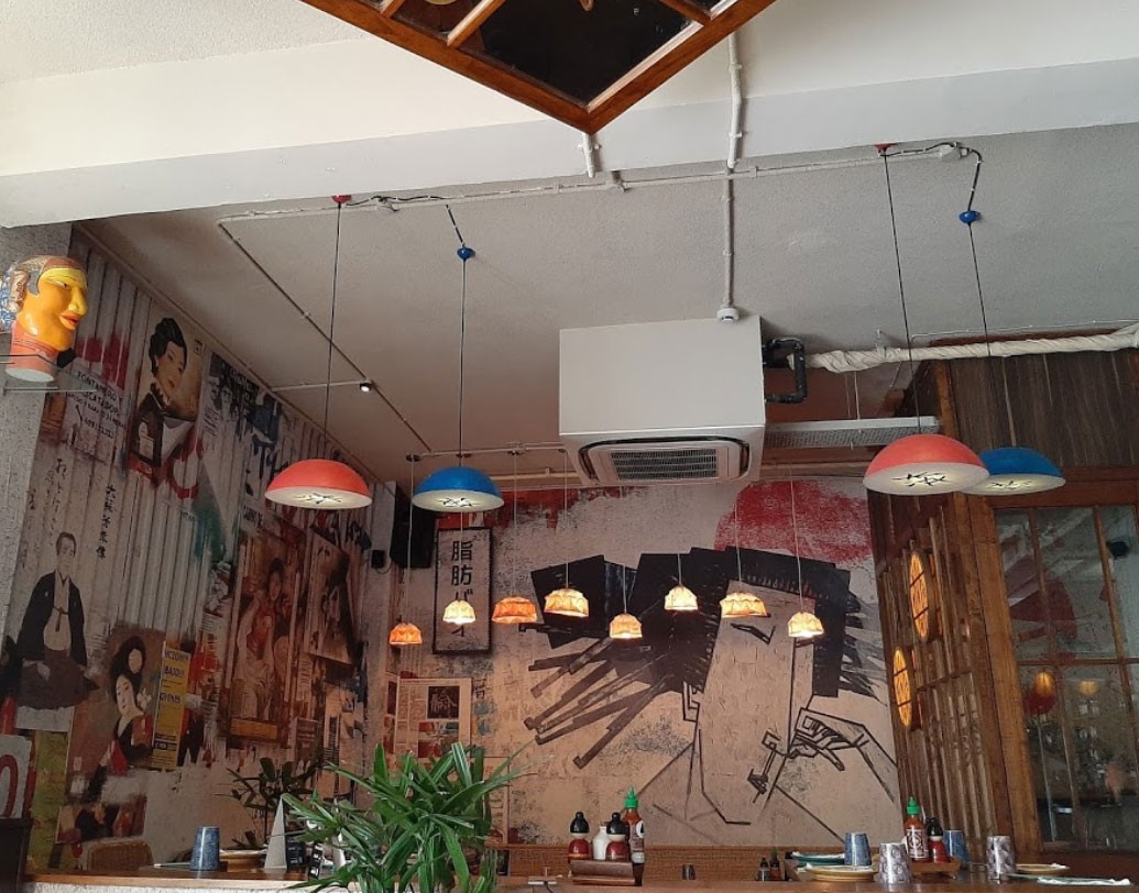 বাঙালির চিনেপ্রীতির কথা মাথায় রেখেই পুজোয় ‘দ্য ফ্যাটি বাও’ আপনার রসনাতৃপ্তি মেটাবে ‘প্যান্ডেলস অব চায়নাটাউন’ থিমেই। ২৮ সেপ্টেম্বর থেকে ১৩ অক্টোবর পর্যন্ত থাকছে পুজোর স্পেশাল এই ফুড থিম। বেলা ১২ টা থেকে রাত ১১.৩০ টা পর্যন্ত খোলা থাকবে এই রেঁস্তরা।