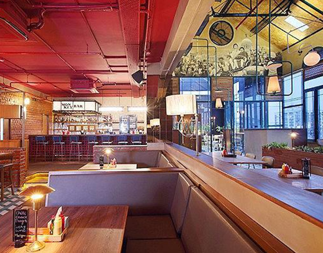 দুই রেস্তরাঁতেই খাবার মিলবে একেবারে পকেটসই দামে। ‘মঙ্কি বার’ –এ দু’জনের জন্য খরচ পড়বে প্রায় ১১০০ টাকা। ‘দ্য ফ্যাটি বাও’-এ খেতে হলে দু’জন খেতে খরচ হবে ১৫০০ টাকা, সঙ্গে অতিরিক্ত কর।