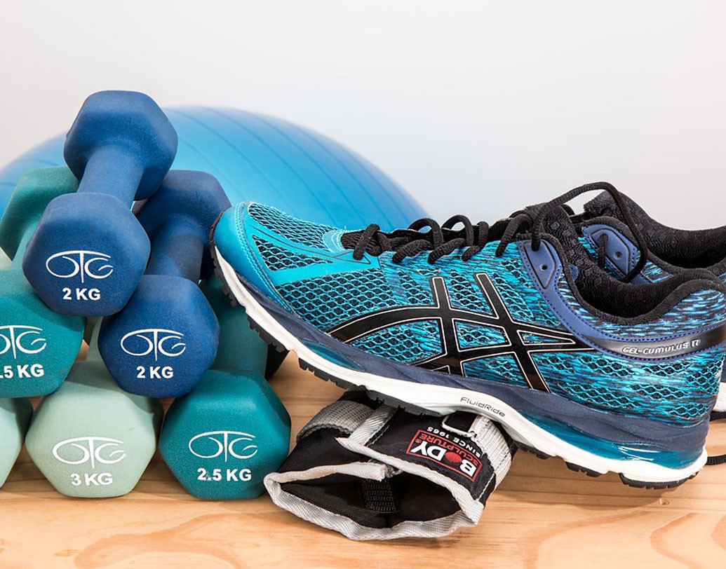 জগিং আপনার ওজন হ্রাসের প্রক্রিয়াকে ত্বরান্বিত করবে। হাঁটাহাঁটির সময় একটু সময় বার করে অবশ্যই করুন হালকা জগিং। এই জগিং, আপনার ক্যালোরিকে দ্রুত খরচ করবে।