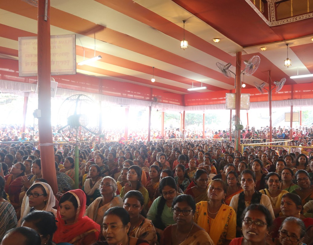 রবিবার বিশাল ভক্ত সমাগম হয় বেলুড়ে।