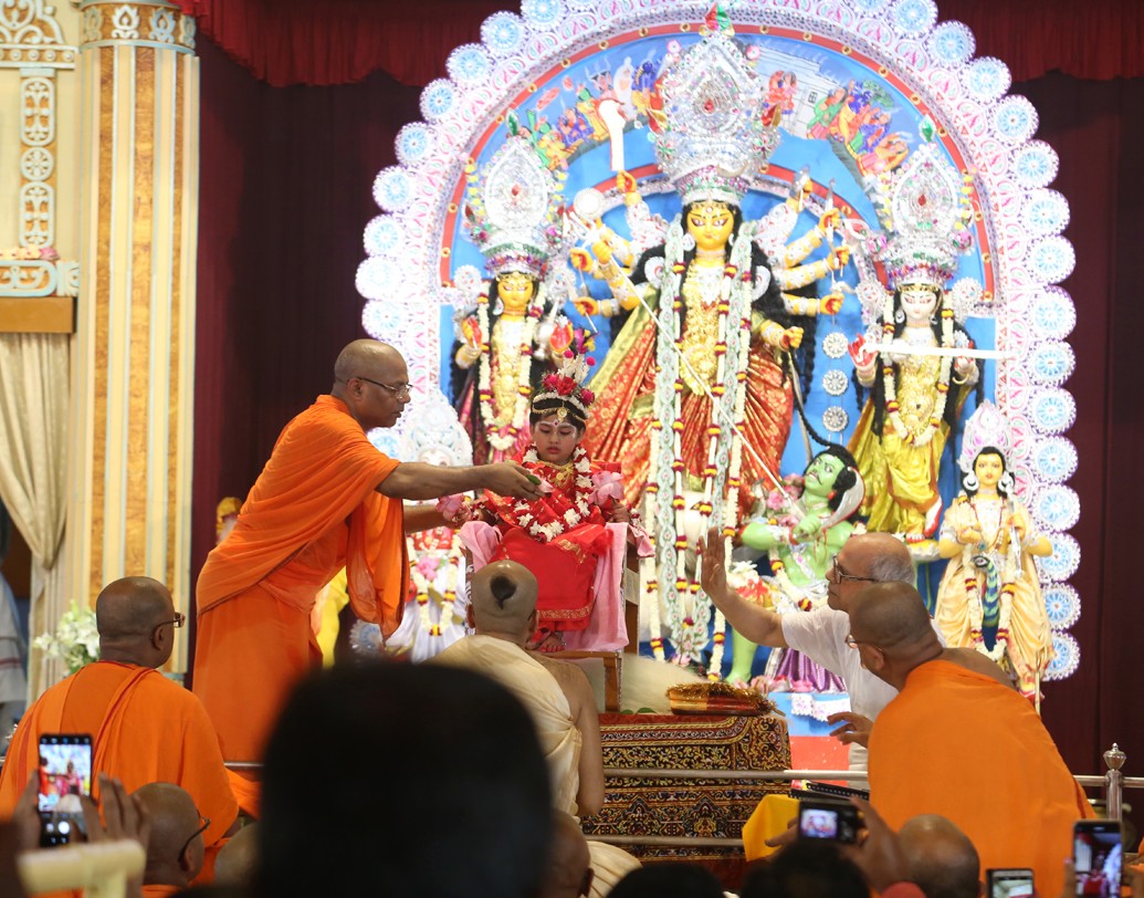 প্রতিমার সামনে কুমারী আরাধনা।