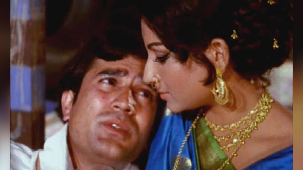 অমর প্রেম: শক্তি সামন্ত পরিচালিত বিখ্যাত এই ছবি মুক্তি পায় ১৯৭২ সালে। এটি বাংলা ছবি ‘নিশিপদ্ম’র রিমেক। এটি বিভূতিভূষণ বন্দ্যোপাধ্যায়ের ছোট গল্প ‘হিংয়ের কচুরি’ অবলম্বনে তৈরি। মুখ্য চরিত্রে দেখা  গিয়েছে রাজেশ খন্না(আনন্দবাবু), এবং শর্মিলা ঠাকুর(পুষ্পা)কে।