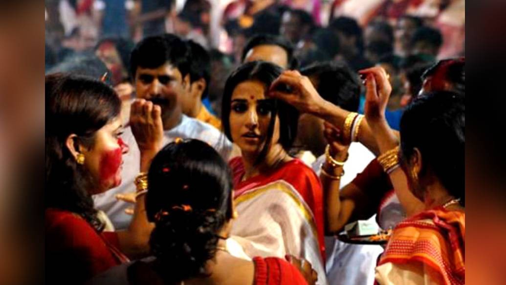 কহানী: পরিচালক সুজয় ঘোষের ‘কহানী’ ২০১২ সালে মুক্তি পায়। ছবিতে মুখ্য ভূমিকায় দেখা গিয়েছিল বিদ্যা বালনকে (বিদ্যা বাগচী)। এছাড়াও গুরুত্বপূর্ণ  ভূমিকায় ছিলেন পরমব্রত চট্টোপাধ্যায়(সাত্যকি সিংহ) এবং নওয়াজউদ্দিন সিদ্দিকি(ইন্সপেক্টর ‘খান’)।