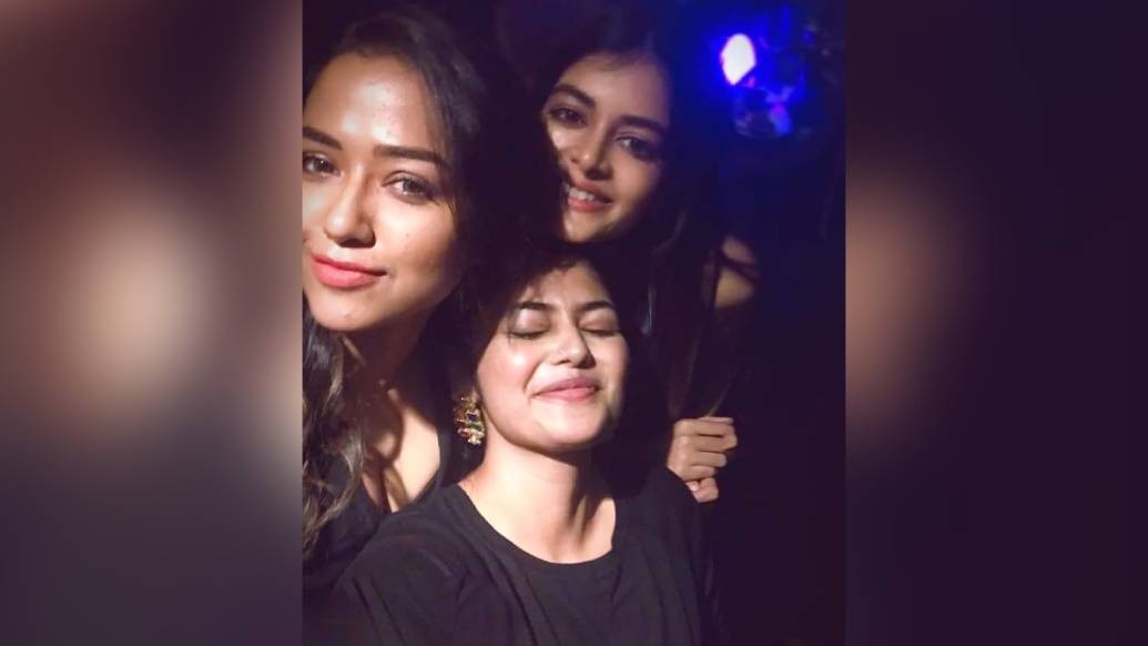 কাজের ফাঁকেই সময় বার করে উপস্থিত মধুমিতা। মৈনাক ভৌমিকের ‘চিনি’ ছবিতে দেখা যাবে তাঁকে।