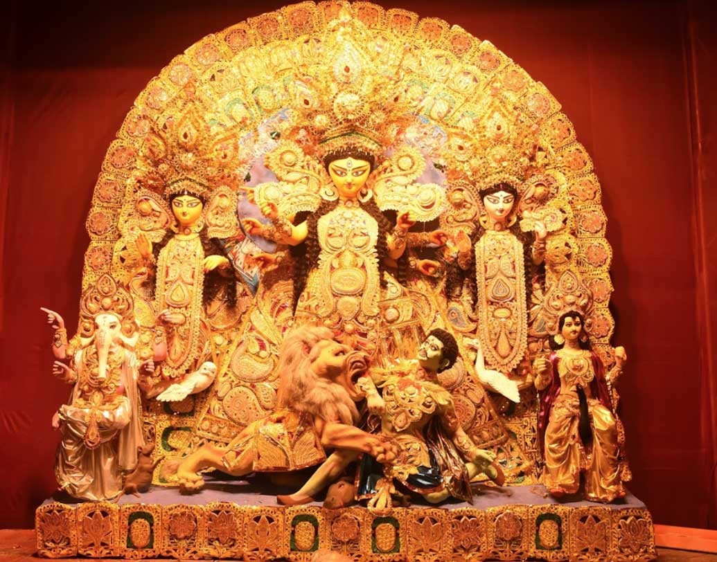 প্রতি বছরের মতো বেহালা নেতাজি সঙ্ঘের পুজো এ বারও তাদের অভিনবত্ব বজায় রেখেছে।