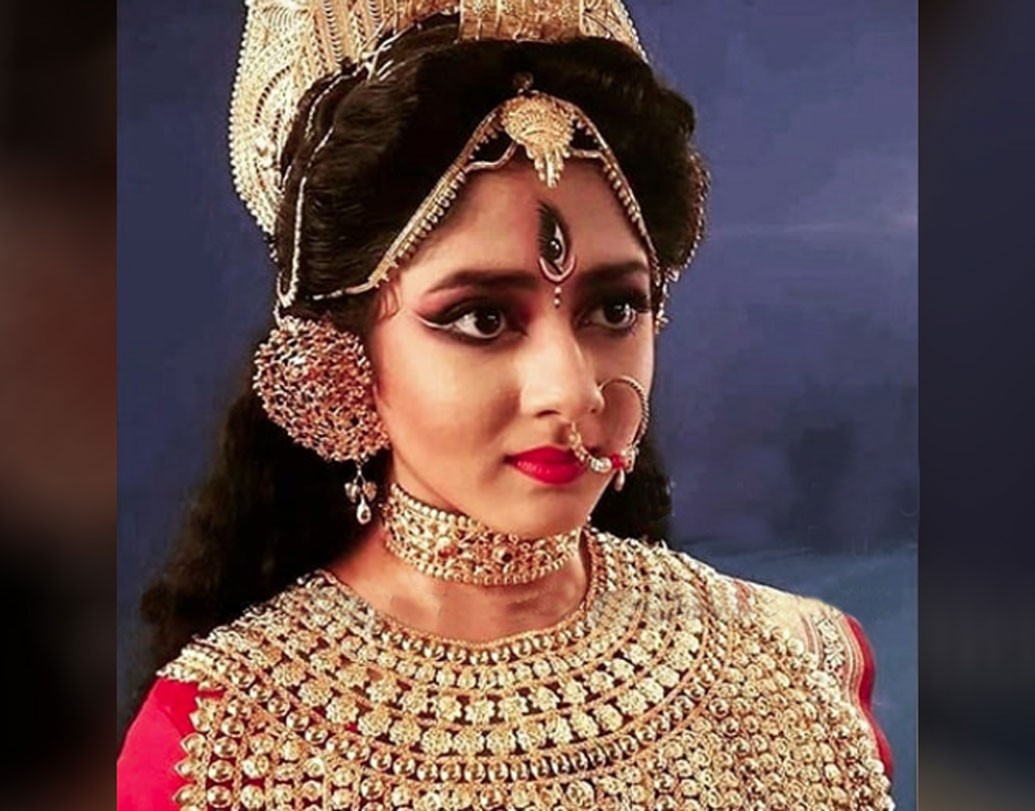 দিতিপ্রিয়া রায়- মা দুর্গা রূপে ছবি সামনে এসেছে রানি রাসমণি অর্থাৎ দিতিপ্রিয়া রায়েরও। নেটিজেনদের মন কেড়েছে মা দুর্গা রূপে দিতিপ্রিয়ার লুক। ইনস্টাগ্রামে সে ছবিতে যেন কমেন্টের বন্যা বয়ে গিয়েছে। ছবি সৌজন্যে:রানি রাজাচন্দ ইনস্টাগ্রাম পেজ।