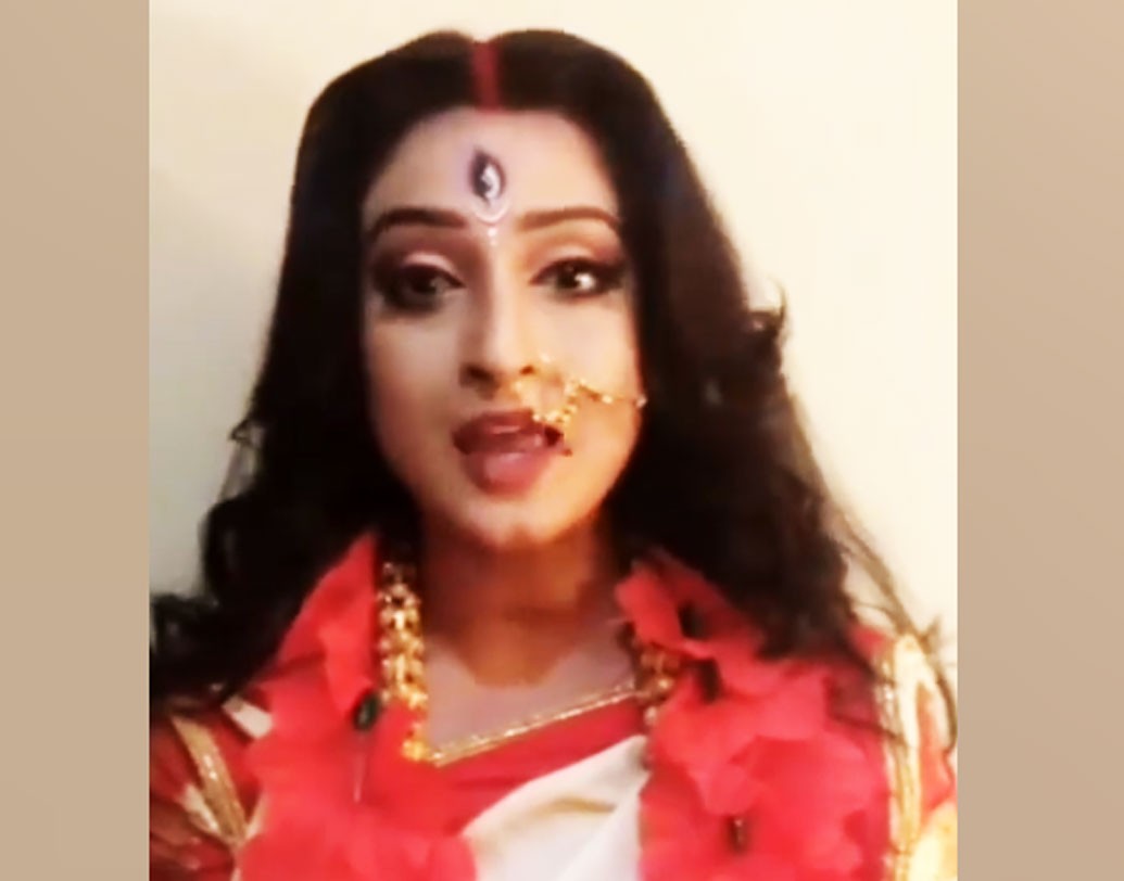 জয়ী- শুভ মহালয়ার শুভেচ্ছা জানাতে ভোলেননি টেলিভিশনের তারকা দেবাদৃতা ‘জয়ী’ বসু। এক্কেবারে মা দুর্গার সাজে ছবি সামনে এসেছে জয়ী। সৌজন্যে: জয়ী লাভার্স ইনস্টাগ্রাম পেজ।