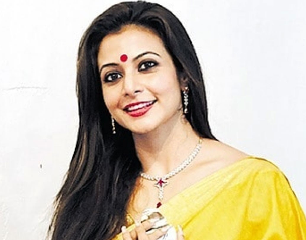 কোয়েল মল্লিক- মহালয়ার পুণ্য লগ্নে সকলকে শুভেচ্ছা জানিয়েছেন কোয়েল মল্লিকও। কোয়েলের পরনে হলদে শাড়ি। হাতে শঙ্খ। ক্যাপশনে অভিনেত্রী লিখে দিয়েছেন, ‘হোক শুভ জাগরণ’। ছবি সৌজন্যে: কোয়েলের ইনস্টাগ্রাম পেজ।