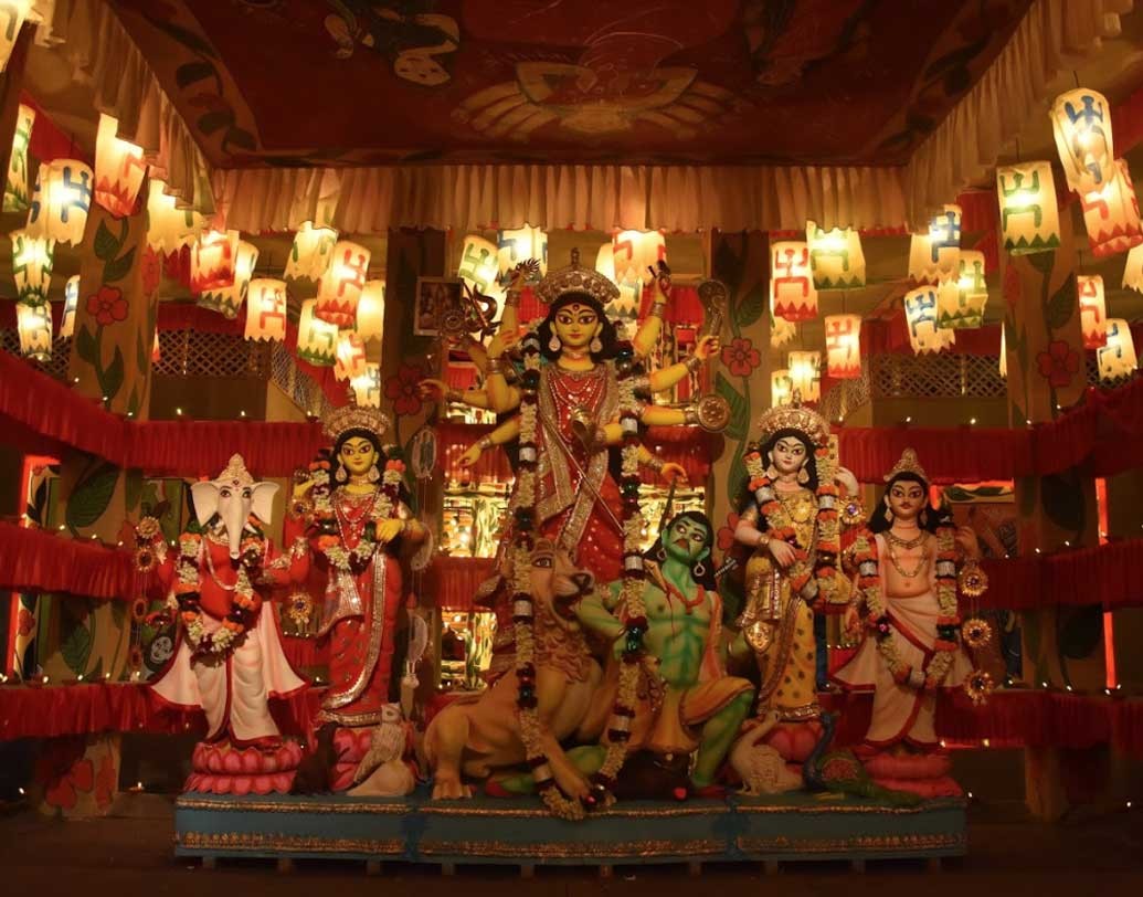 প্রতিমার রূপে থাকছে সাবেকিয়ানার ছোঁয়া। মা দুর্গার মনভোলানো সেই রূপে মুগ্ধ হবেন আপনিও।