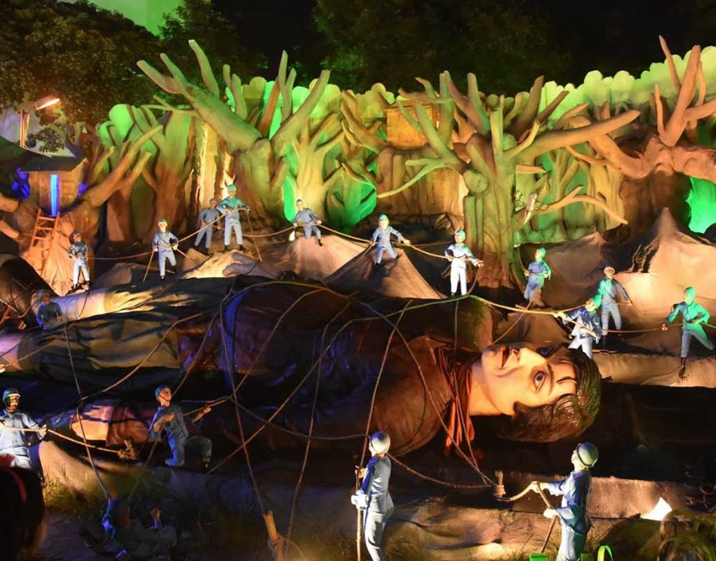 এফ ডি ব্লকের পুজোয় সব বছরেই থাকে বিশেষ থিমের চমক। এ বার তাদের থিম গালিভার্স ট্রাভেলস-এর দুনিয়া।