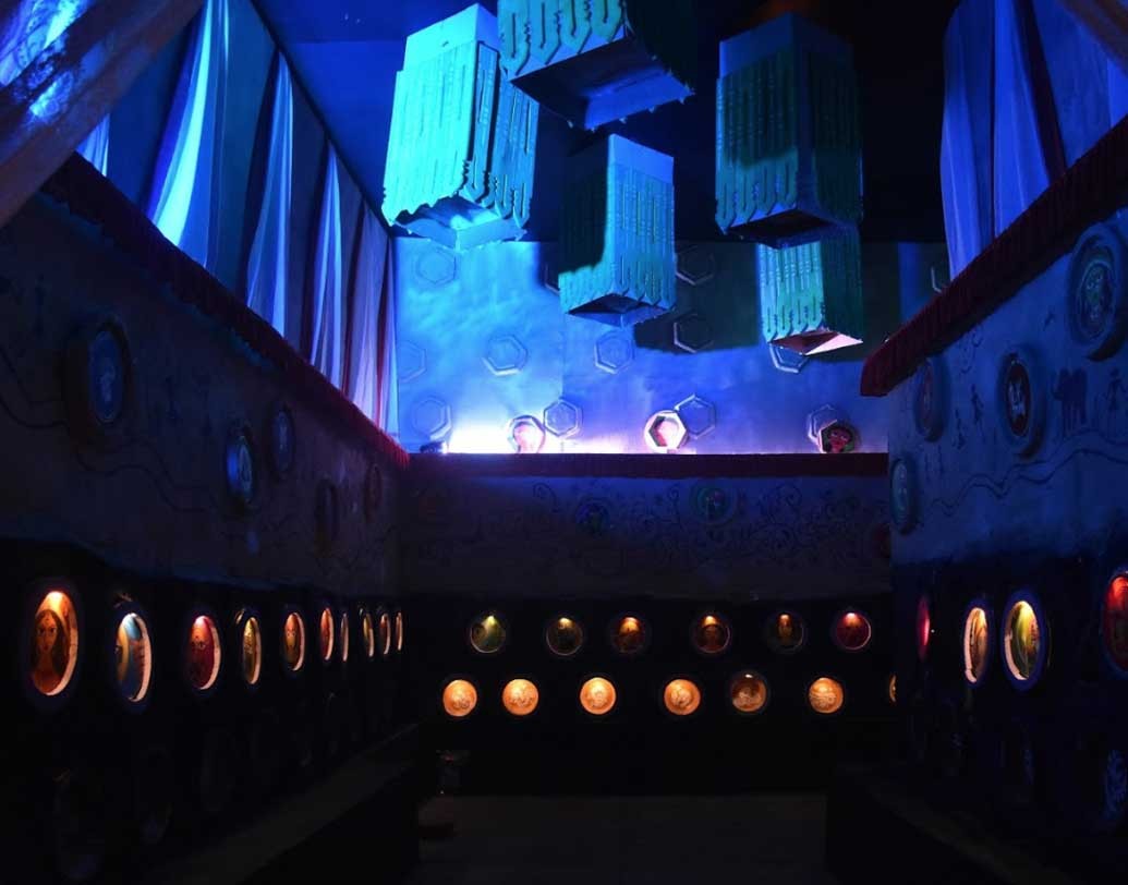 সল্টলেক পূর্বের পুজোয় প্রতিমা ও মণ্ডপসজ্জায় রয়েছে সাবেকিয়ানার ছোঁয়া। আলোতেও রয়েছে বাহারি চমক।