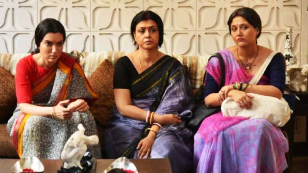 ‘গুলদস্তা’য় স্বস্তিকার পাশাপাশি প্রধান দু'টি চরিত্রে অভিনয় করেছেন অর্পিতা চট্টোপাধ্যায় এবং দেবযানী চট্টোপাধ্যায়।  