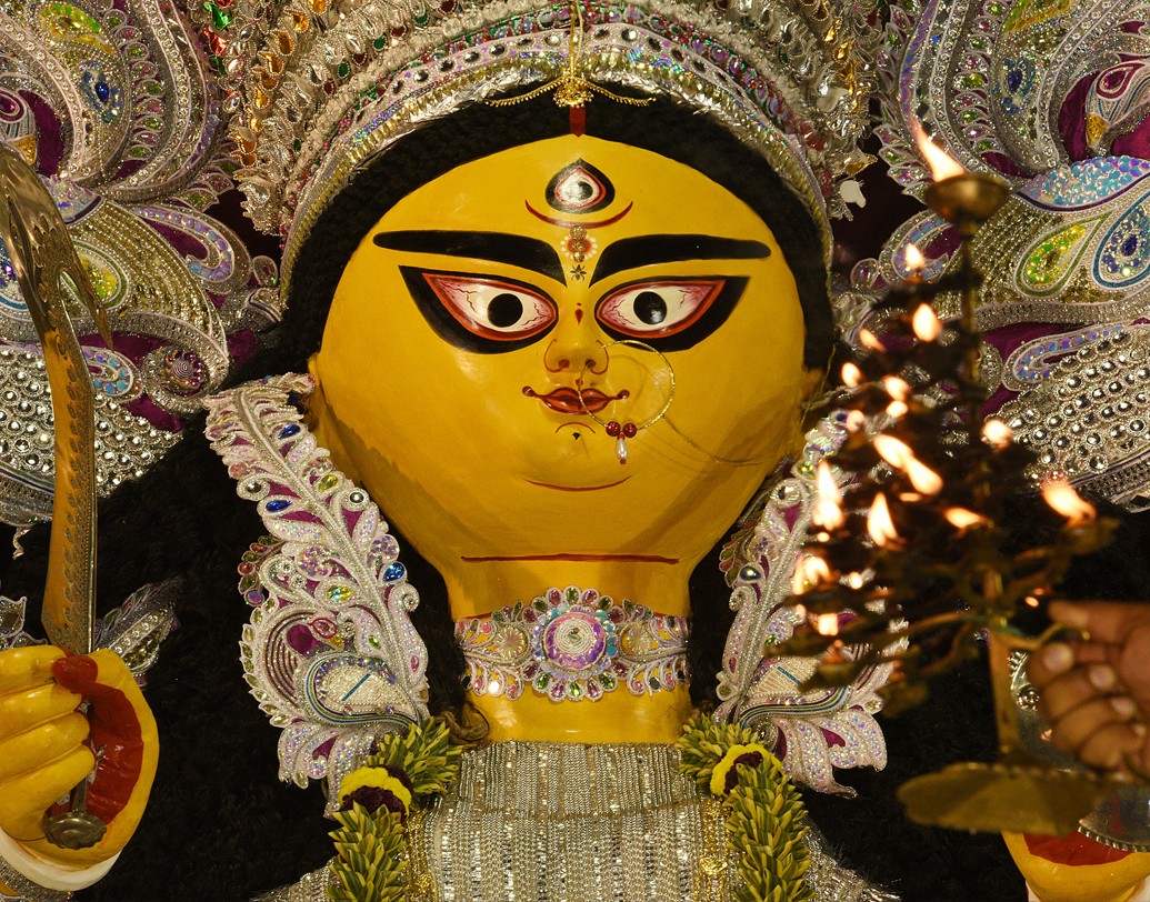 প্রতিমার স্নিগ্ধ রূপ এ বারেও চোখ টেনেছে সকলের।