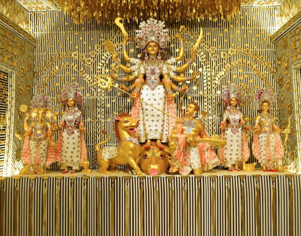 প্রতি বারের মতো এ বারও নজর কেড়েছে মানিকতলা চালতাবাগান।