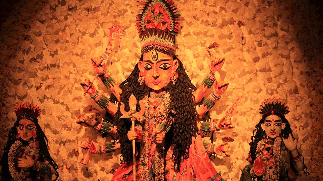 হাতিবাগান সর্বজনীনের থিম কাগজের কোলাজ।