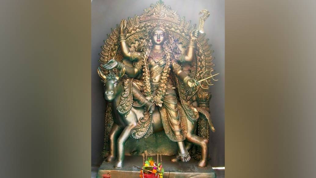 ‘কাল’ শব্দের অর্থ সময়। যেখানে সব সময় বিলীন হয়ে যায়, সেটাই কালরাত্রি। আবার স্কন্দপুরাণ অনুযায়ী ‘কাল’ হলেন শিব। তাঁর স্ত্রী ‘কালী’।