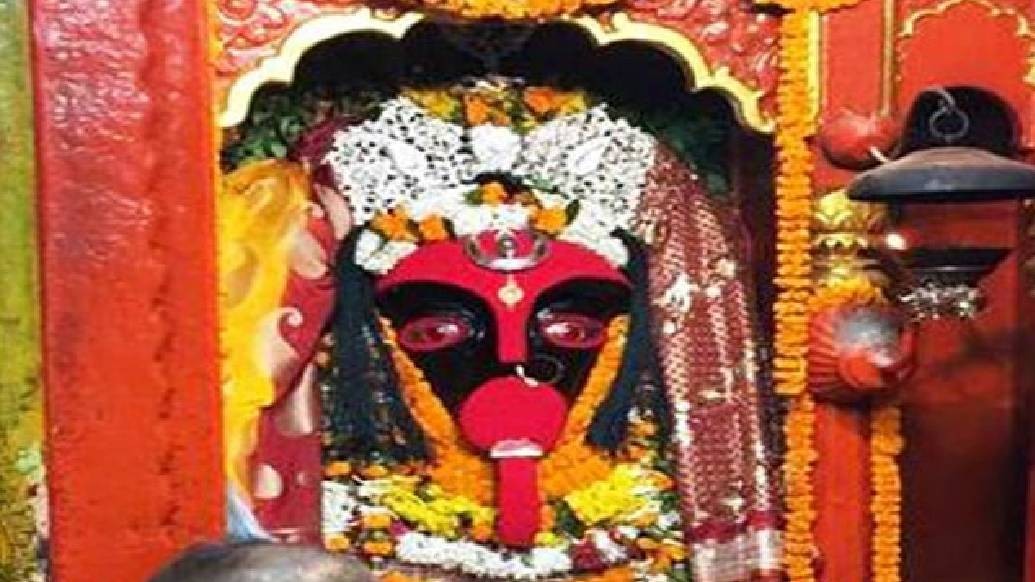 গৃহস্থদের তুলনায় সাধক ও যোগীদের মধ্যে কালরাত্রির সাধনা অনেক বেশি প্রচলিত।