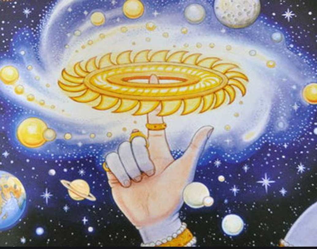 চক্র: বিষ্ণু নিজ চক্র হতে চক্র উৎপাদন করে দেবীকে অর্পণ করলেন। আসলে এই সংসারই বিষ্ণুর চক্র।