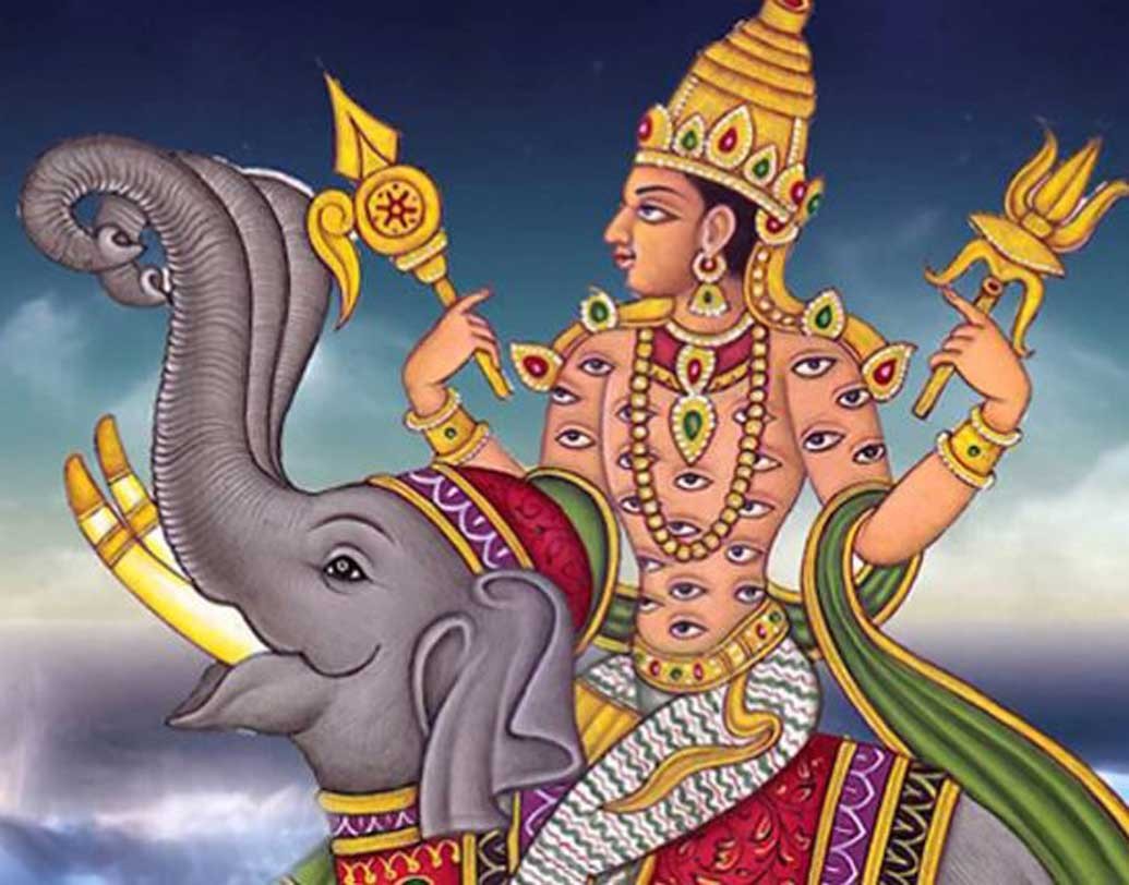 বজ্র: ইন্দ্র হলেন দেবতাদের অধিপতি। তিনি দিলেন বজ্র। এ ছাড়া ইন্দ্রদেব ঐরাবত থেকে ঘণ্টাও দেবীকে অর্পণ করেছিলেন।