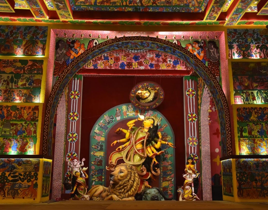 বাবুবাগান তার মধ্যে অন্যতম। নৃত্যরত দুর্গার মূর্তিতে এখানে রয়েছে শিল্পের ছোঁয়া।