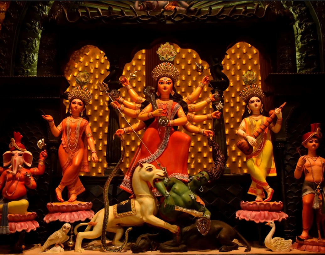 প্রতিমায় রয়েছে বৈষ্ণব ছোঁয়া।