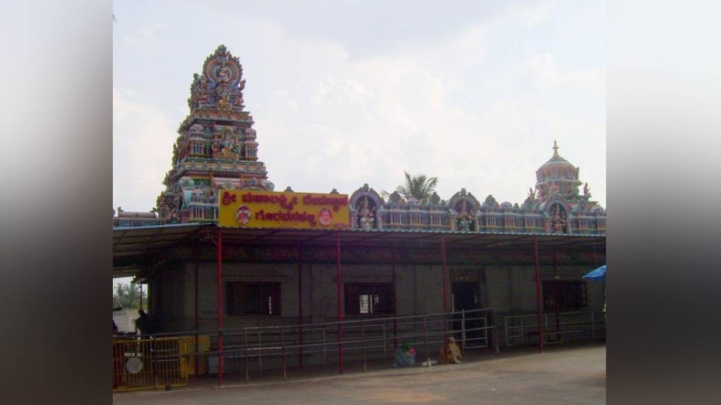 কর্নাটকের গোরাবনহল্লি মন্দির ভক্তদের কাছে খুবই প্রিয় গন্তব্য। তুমকুর জেলার এই মন্দির তৈরি করা হয়েছিল বিশ শতকের গোড়ায়। প্রচলিত বিশ্বাস, মন্দিরের দেবী স্বয়ম্ভু। অর্থাৎ তিনি নিজের থেকেই সৃষ্টি হয়েছেন।