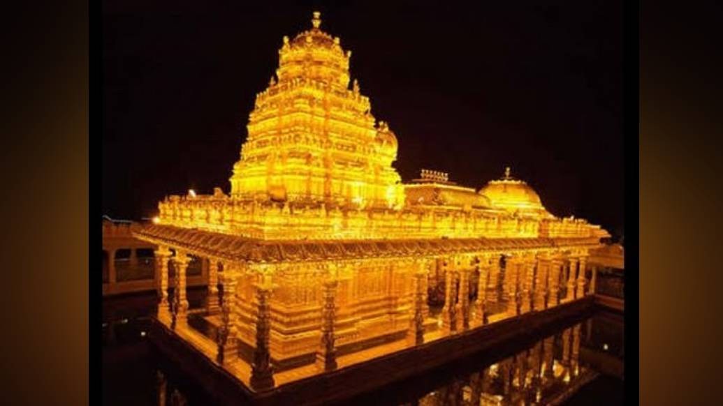 তামিলনাড়ুর ভেলোরে আছে শ্রীপুরম স্বর্ণমন্দির। মালাইকোডি পাহাড়ের উপরে এই মন্দিরে বছরভর পূজিত হন দেবী লক্ষ্মী।