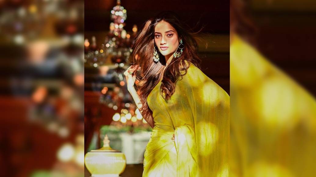 পুজোয় প্যান্ডেলে দেখা যাবে না বটে, তবে প্ল্যান আছেই। নিজেই ফাঁস করলেন, “আনন্দ করব, তবে নিজের বাড়িতে। মায়ের মুখ একবার অবশ্যই দেখতে যাব। ভিড় এড়িয়ে হয়ত গভীর রাতে। খাওয়াদাওয়াতে নো বিধি-নিষেধ।”