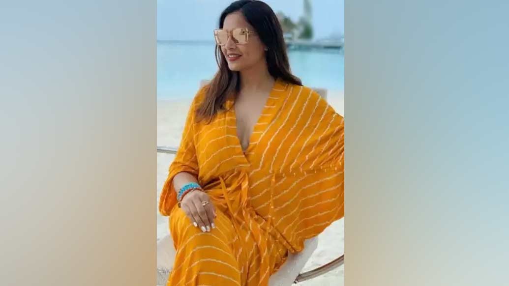 সমুদ্রের সৈকতে বা পুলসাইডে বাছতে পারেন কাফতান স্টাইলের শর্ট ড্রেস। ঘুরতে গিয়ে বা শপিংয়ে জিন্‌সের উপরে পরতে পারেন কাফতান টপ। তাহলে আর দেরি কীসের, বেছে নিন আপনার পছন্দসই কাফতান ড্রেস। (প্রথম ১১টি ছবি ডিজাইনার শুভা মিত্রের সৌজন্যে, অন্যগুলি ফাইল চিত্র, তথ্য সহায়তা-রোশনি কুহু চক্রবর্তী)