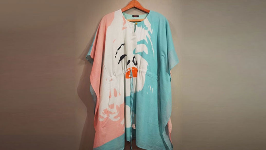 শুভা ডিজাইন স্টুডিয়োর কর্ণধার শুভা মিত্রএবং পুনম মল্লিক এ বারের পুজোয় কাফতানকেই পছন্দের তালিকায় রেখেছেন। আরামদায়ক পোশাক, সহজেই কেচে ফেলা যায় এবং অর্গ্যানিক কটনের ব্যবহার অর্থাৎ পরিবেশবান্ধবও এই কাফতান ড্রেসগুলি জানান শুভা।