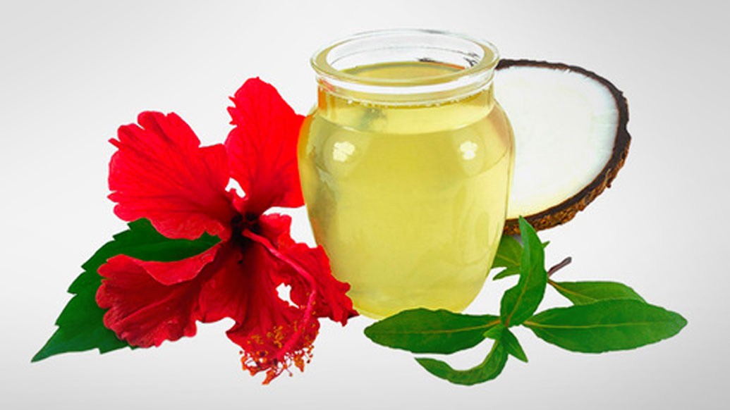 হিবিস্কাস অয়েল বা জবার তেল: এই তেলের মধ্যে থাকা খনিজ চুল ঘন করতে ও চুলের স্বাস্থ্য ভাল রাখতে সাহায্য করে।