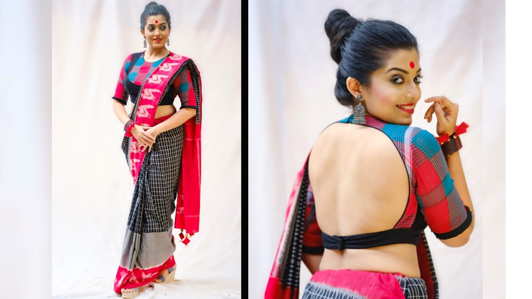 হাত খোলা। কাঁধ, পিঠও। বুকেরও অনেকখানিই থাকবে অনাবৃত। ফলে মেকআপ কিন্তু করতে হবে বুঝেশুনে, যাতে সবটা এক রকম দেখায়। তাই সাজতে বসুন পুরোপুরি মনোযোগ দিয়ে। মেকআপ যেন ব্লেন্ড করে ঠিক মতো।