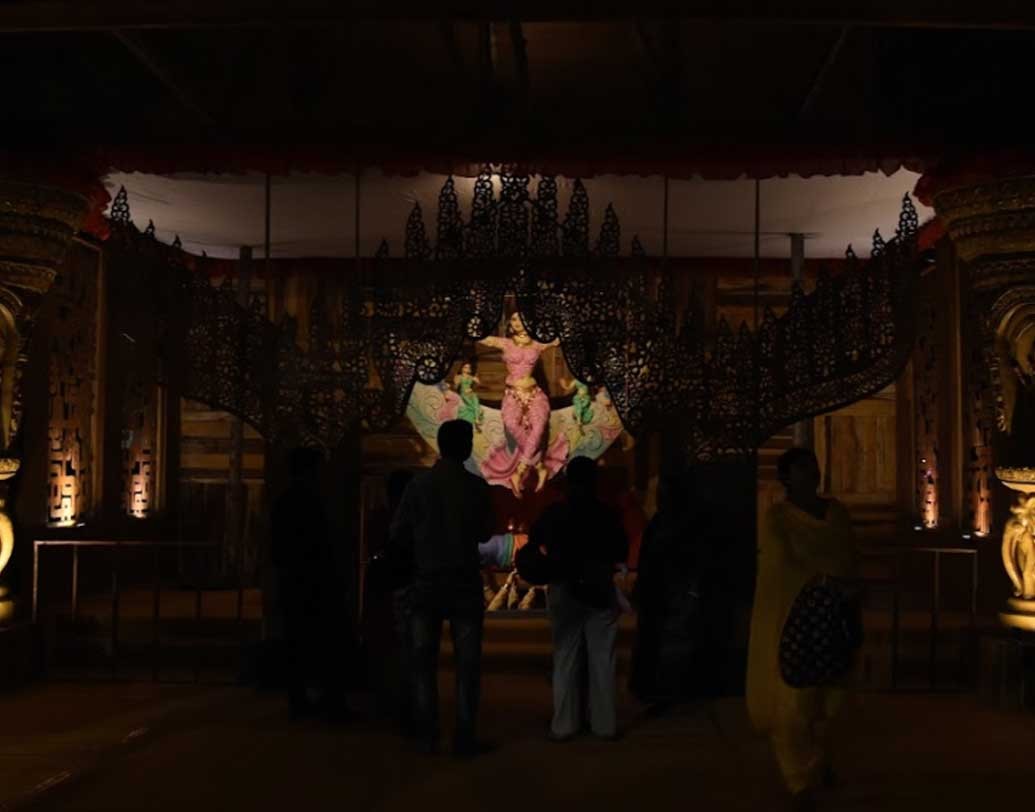 ইছাপুর এপিজে হাওড়ার নামকরা পুজোগুলির একটি। প্রতি বছরই মণ্ডপসজ্জায় চমক থাকে এদের।