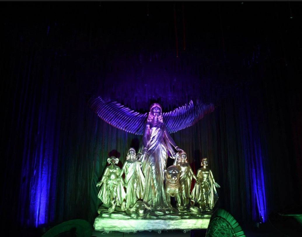 ডন বস্কো বিবেকানন্দ সম্মিলনীর প্রতিমার দুই হাত।