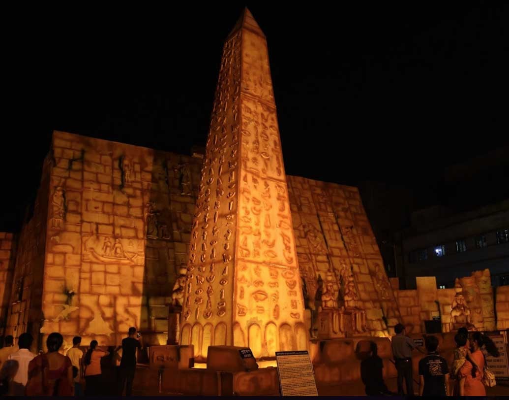 কদমতলা সুবল স্মৃতি সঙ্ঘের মণ্ডপে রয়েছে ইউরোপীয় সভ্যতার ছোঁয়া।