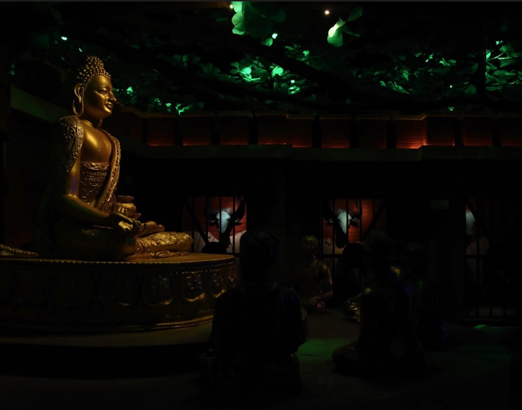 সালকিয়া ছাত্র ব্যায়াম সমিতির পুজোর মণ্ডপসজ্জায় রয়েছে বৌদ্ধ ধর্মের নানা আঙ্গিক।