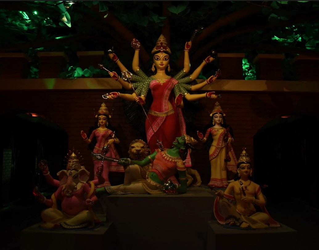 প্রতিমার রূপেও রয়েছে শান্তির বার্তা।