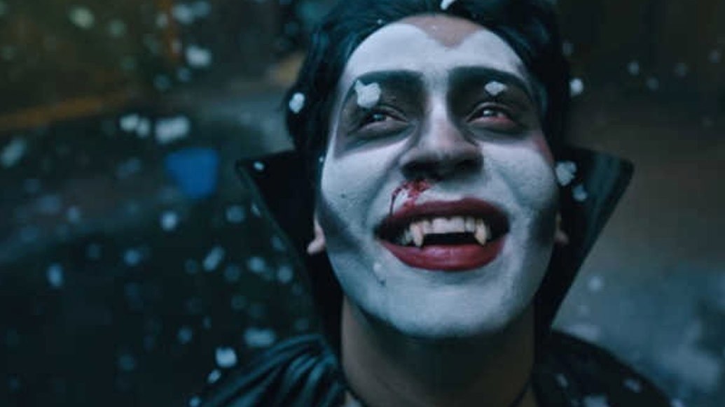 এক সাদামাঠা প্রাইমারি স্কুল শিক্ষকের দু’টি বেখাপ্পা দাঁতের সৌজন্যে ছাত্রেরা তাঁকে আড়ালে ডাকে ড্রাকুলা স্যর বলে। নিপাট ভালমানুষ, গোবেচারা সেই শিক্ষকের জীবন সেই ঠাট্টার প্রতিকূলতা পেরিয়ে শেষমেশ কোন খাতে বইল, সেটাই এ ছবির গল্প।