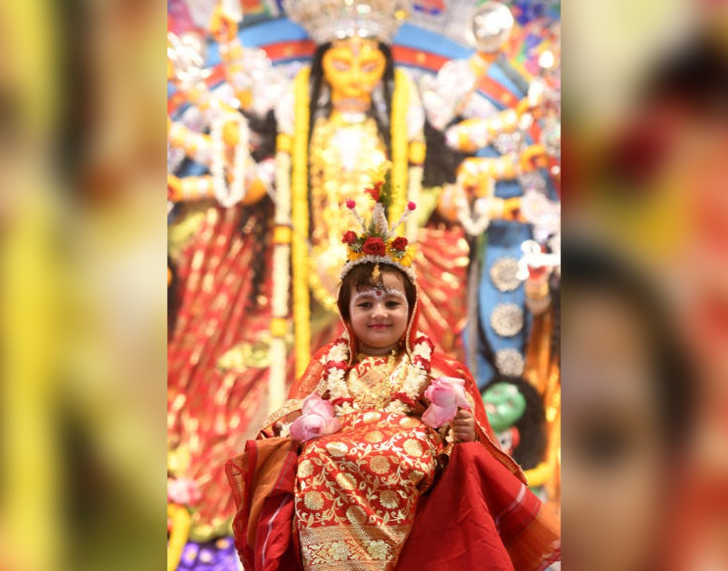 বৃহদ্ধর্মপুরাণে রামের জন্য ব্রহ্মার দুর্গাপূজার বিস্তারিত বর্ণনা পাওয়া যায়। তখন শরৎকাল, দক্ষিণায়ণ। দেবতাদের নিদ্রার সময়। তাই, ব্রহ্মা স্তব করে দেবীকে জাগরিত করলেন। দেবী তখন কুমারীর বেশে এসে ব্রহ্মাকে বললেন, বিল্ববৃক্ষমূলে দুর্গার বোধন করতে।