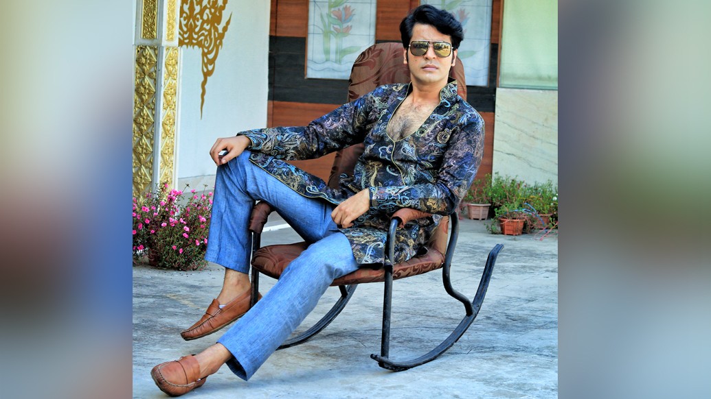 Durga Puja 2020: Actor Anirban Bhattacharya shoots for Anandabazar Digital dgtl