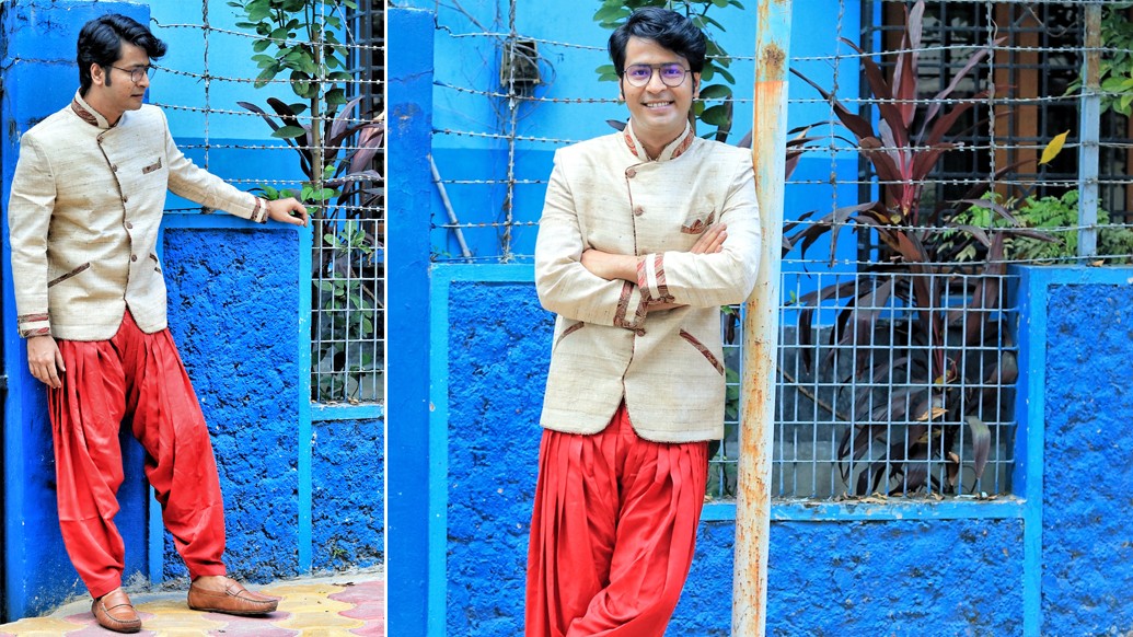 পুজোয় আসছে নতুন ছবি ‘ড্রাকুলা স্যর’। কথায় কথায় রেশমিকে বললেন, “ আমায় একটা ড্রাকুলার মাস্ক দিতে পারেন? ”