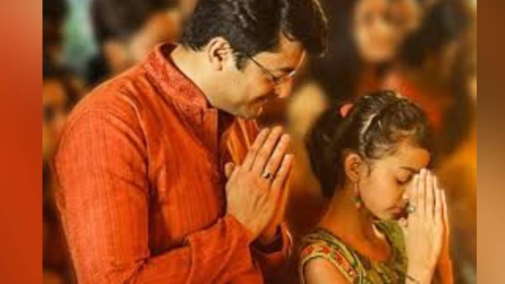 উমা: সৃজিত মুখোপাধ্যায়ের পরিচালনায় ২০১৮-য় মুক্তি পায় ‘উমা’। ছবিতে মুখ্য চরিত্র হিমাদ্রি সেন এবং উমা’র ভুমিকায় দেখা গেছে যিশু সেনগুপ্ত এবং তাঁর কন্যা সারা সেনগুপ্তকে। বিশেষ ভূমিকায় রয়েছেন অঞ্জন দত্ত, অনির্বাণ ভট্টাচার্য, শ্রাবন্তী চট্টোপাধ্যায়। ছবিটির সম্পূর্ণ প্রেক্ষাপট জুড়ে রয়েছে দুর্গাপুজো।