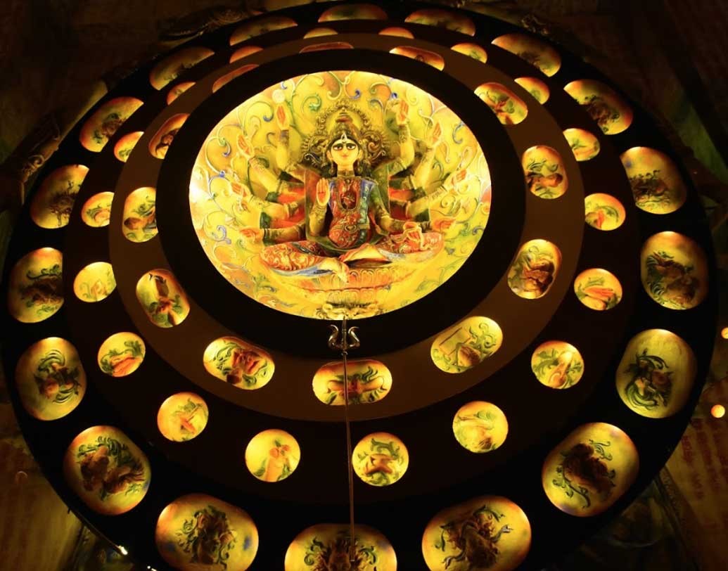 তেলেঙ্গাবাগানের প্রতিমাসজ্জায় আছে শৈল্পিক ছোঁয়া।