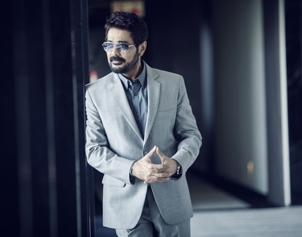 নেতাজির চরিত্রে অভিনয় করেছেন প্রসেনজিৎ। ছবিতে এক বিশেষ চরিত্রে অভিনয় করেছেন অনির্বাণ ভট্টাচার্য।