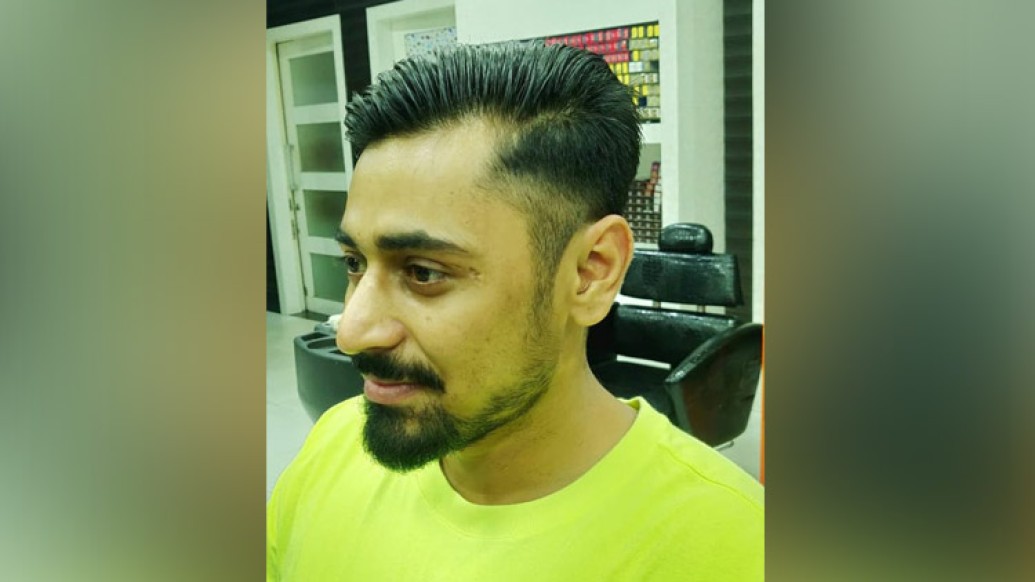 ফেড আউট : হেয়ারস্টাইলের ব্যাপারে কিন্তু ছেলেরাও পিছিয়ে নেই। বলিউড থেকে হলিউড, সবাই আজ নিজেদের লুকস্‌ নিয়ে যথেষ্ট সচেতন। ছেলেদের জন্যেও তাই রয়েছে বিভিন্ন ধরনের হেয়ারকাট। অভিনেতা সপ্তর্ষি মৌলিককে দেখা গিয়েছে কায়দার হেয়ারকাটে।