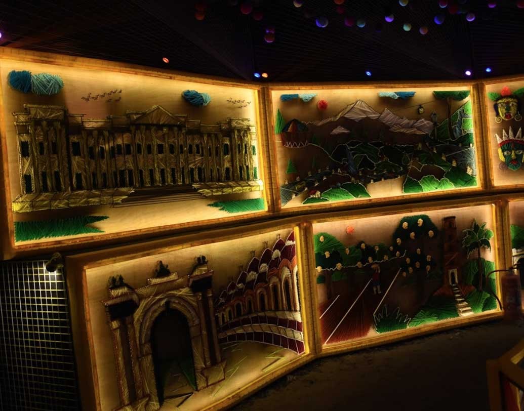 রামকৃষ্ণ অ্যাথলেটিক ক্লাবের প্রতিমার সাজ একেবারে ভিন্ন। মায়ের সেই স্নিগ্ধ রূপ নজর কেড়েছে দর্শনার্থীদের।