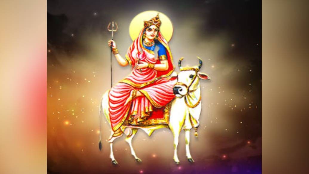 মহাদেবের ষাঁড় নন্দীর উপর আসীন দেবী শৈলপুত্রী প্রকৃতপক্ষে আদিপরাশক্তির একটি রূপ।