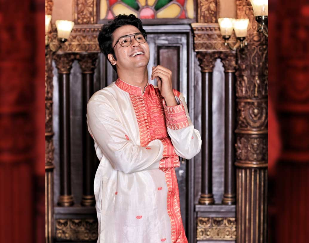 অনির্বাণের নতুন নাটক 'পন্তু লাহা' আসছে পুজোর পরেই। গুমনামীর প্রমোশনের সঙ্গে সঙ্গে চলছে এই নাটকের মহলা।