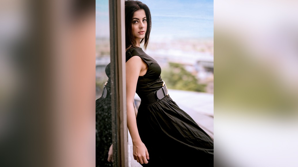 বডি শেমিং পছন্দ নয় একেবারেই। নিজে করেন না, বরদাস্তও করেন না কখনও। ‘মন্টু পাইলট’-এ কাজ করার সময়ে নানা রকম অভিজ্ঞতায় ভরে গিয়েছে ঝুলি।  দুষ্টুমিষ্টি লুক ভেঙেচুরে উদ্ভিন্নযৌবনা যৌনকর্মীর চরিত্রে নিজেকে বিশ্বাসযোগ্য করে তুলতে হয়েছে। তার প্রস্তুতি সহজ ছিল না একেবারেই। আর তাই এই চরিত্রটাও তাঁর কাছে স্পেশাল হয়ে থেকে যাবে।