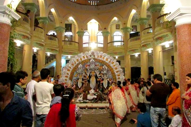 ঠাকুরবাড়ির ঈর্ষা জাগাতে বেশ কয়েক বার ঘোরানো হত শিবকৃষ্ণ দাঁয়ের ঠাকুর